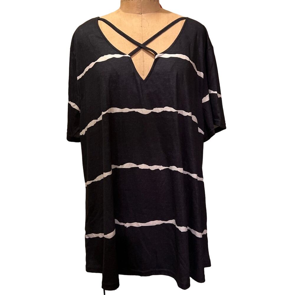 DOLNINE Plus Short Sleeve Criss Cross Front Deep V-Neck Striped Top NWT Size 26